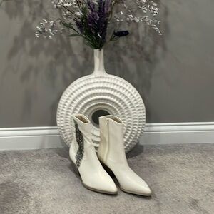 Oasis Society Rhinestone fringe ankle boots. Size 7.